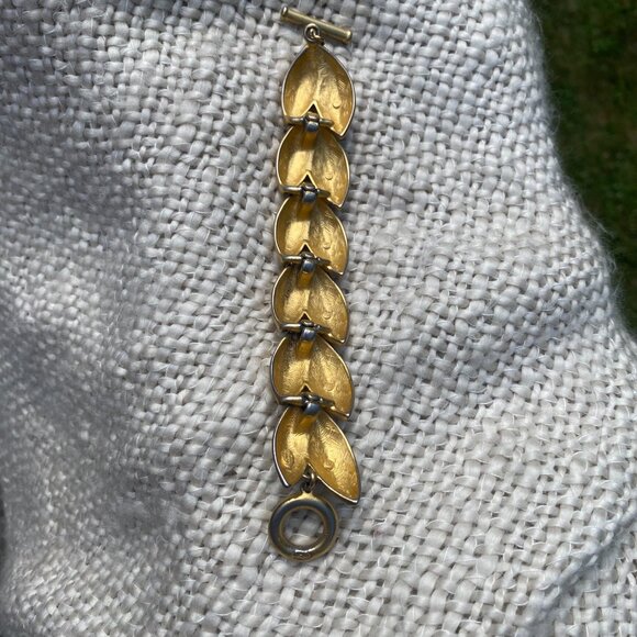 Givenchy Vintage 80s Runway Metal Matte Gold Brass Chunky Leaf Toggle Bracelet - Picture 7 of 10